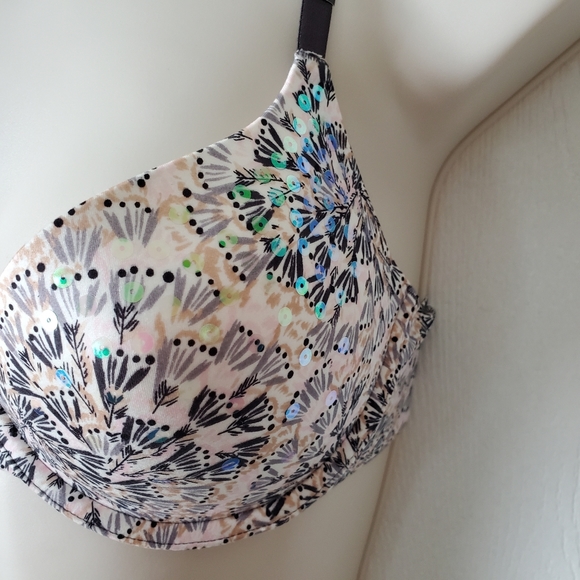 Victoria's Secret Lined Demi Bra - Picture 5 of 9